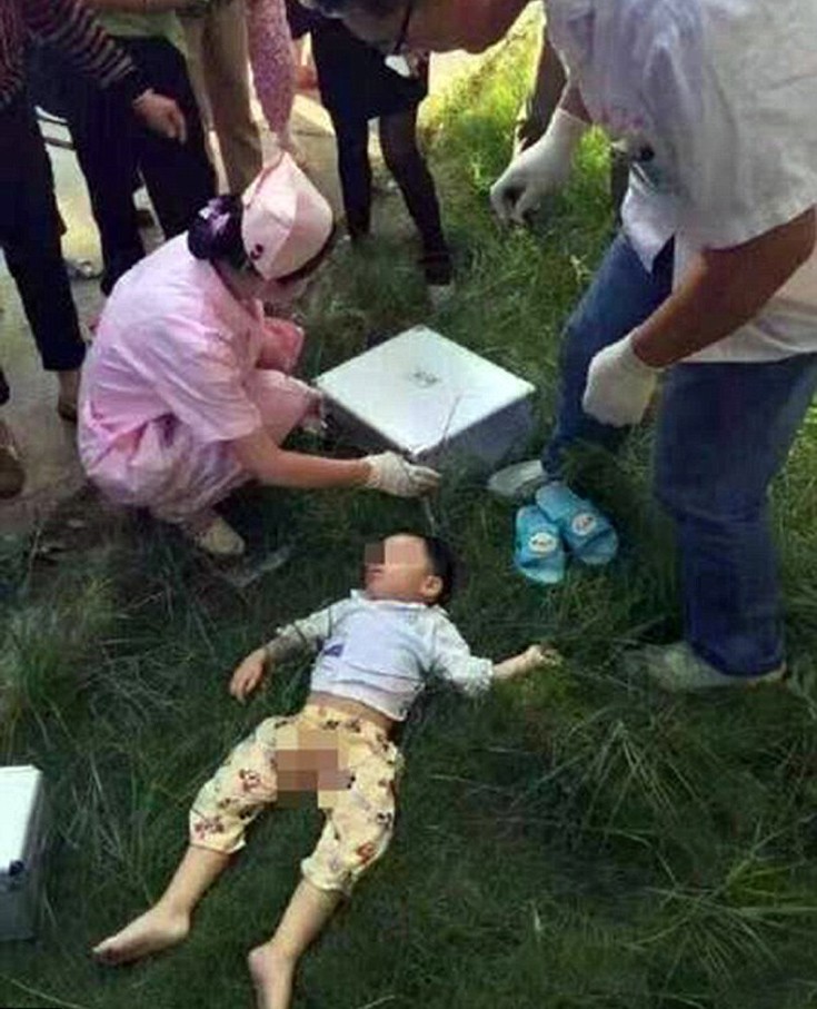Κίνα: Πέταξε τον γιο της απ’ τον 7ο όροφο γιατί τσακωνόταν με τον άντρα της [φωτό]